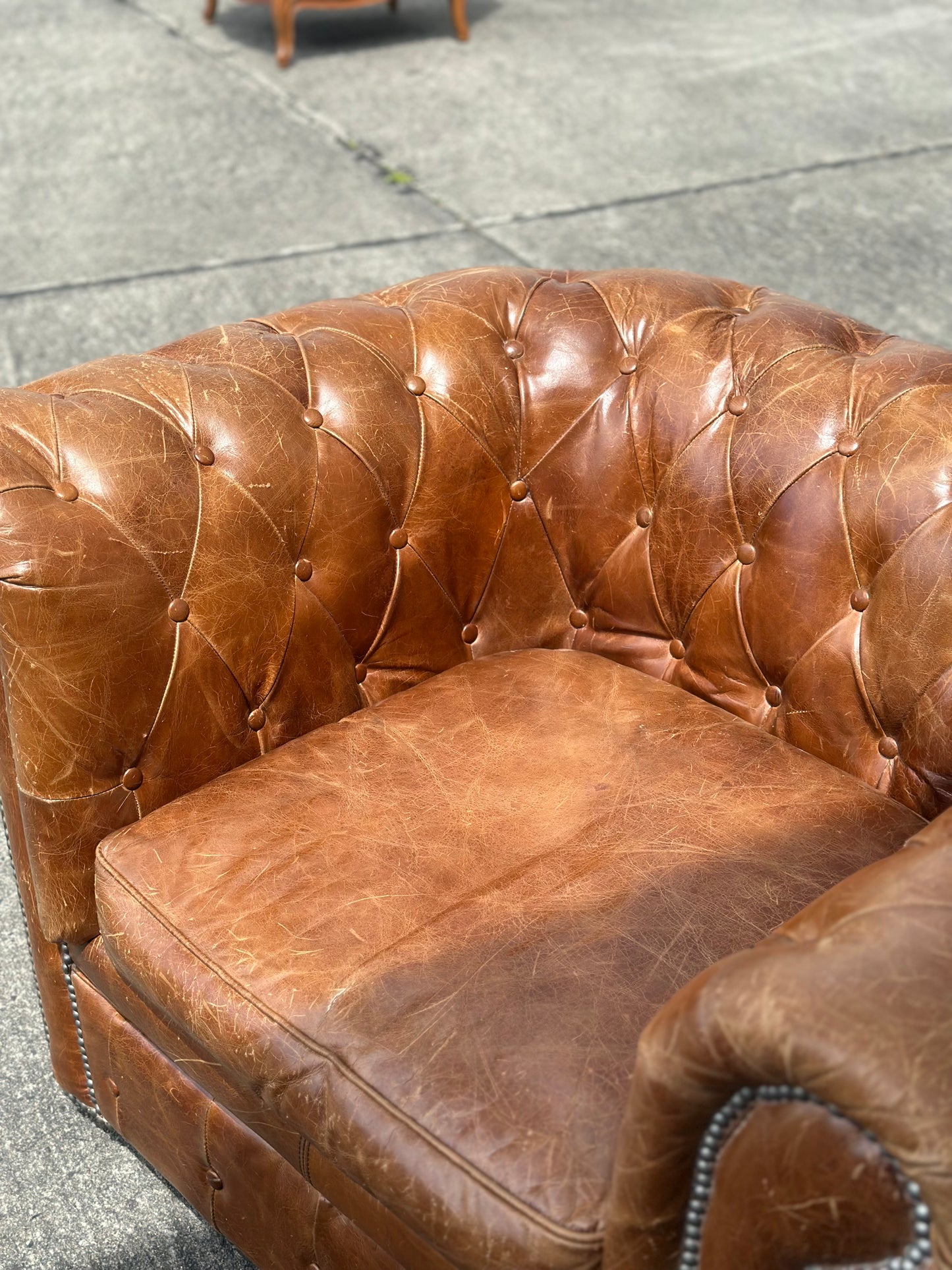 Fotel skórzany Chesterfield – Klasyczny uszak klubowy, brązowy
