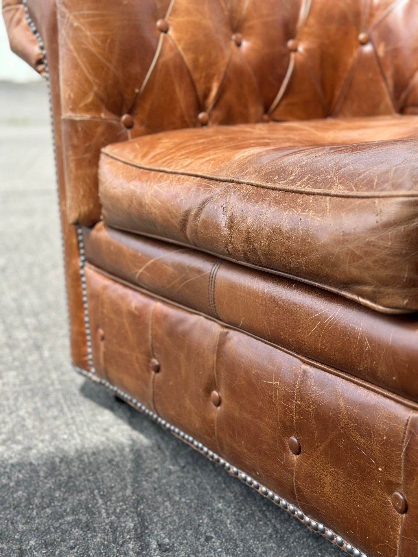 Fotel skórzany Chesterfield – Klasyczny uszak klubowy, brązowy