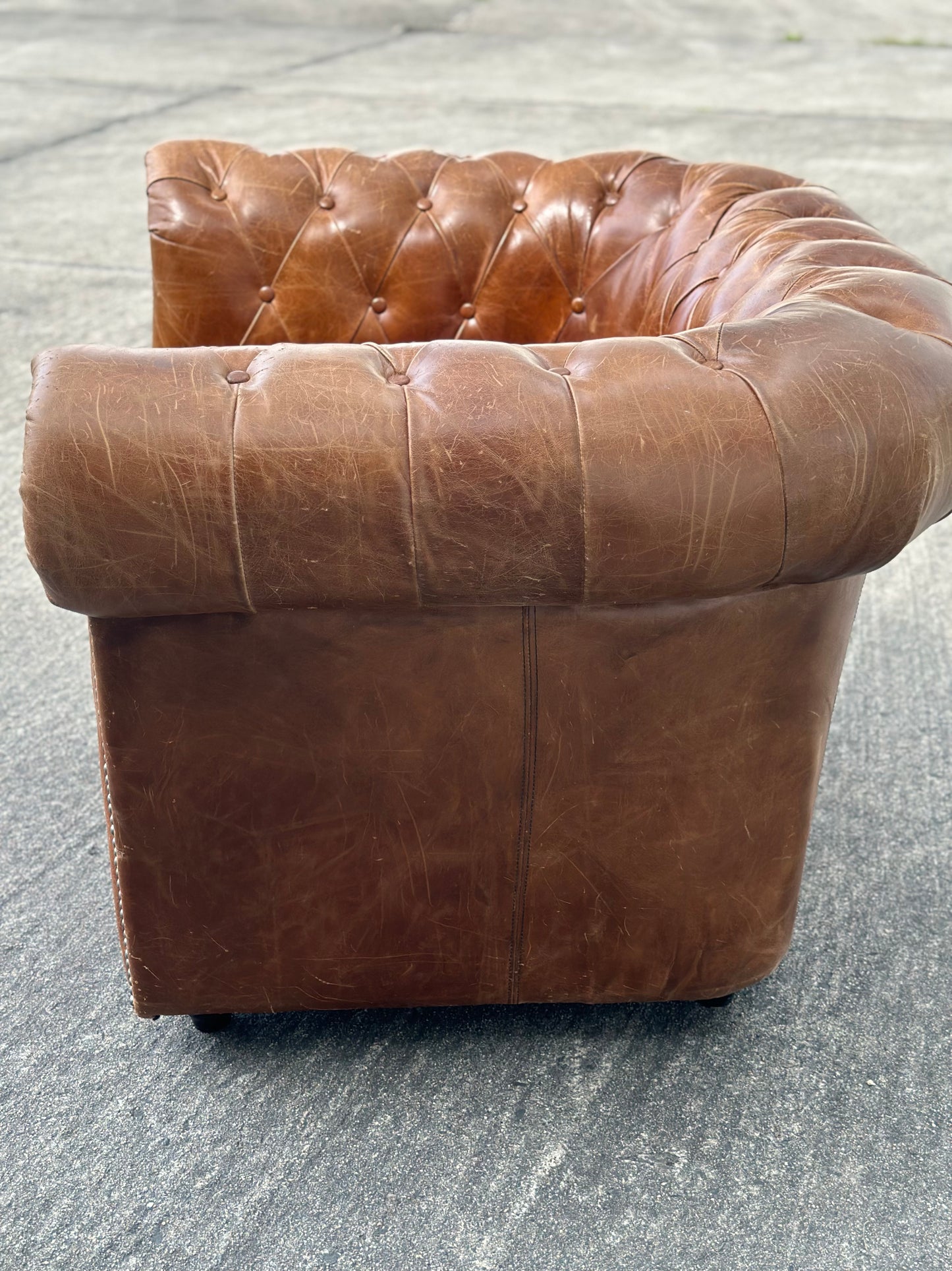 Fotel skórzany Chesterfield – Klasyczny uszak klubowy, brązowy
