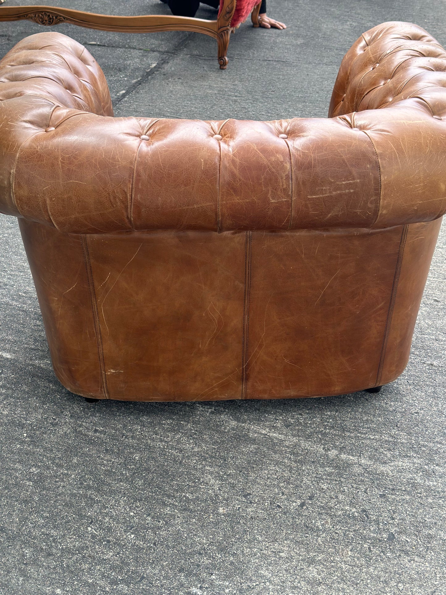Fotel skórzany Chesterfield – Klasyczny uszak klubowy, brązowy