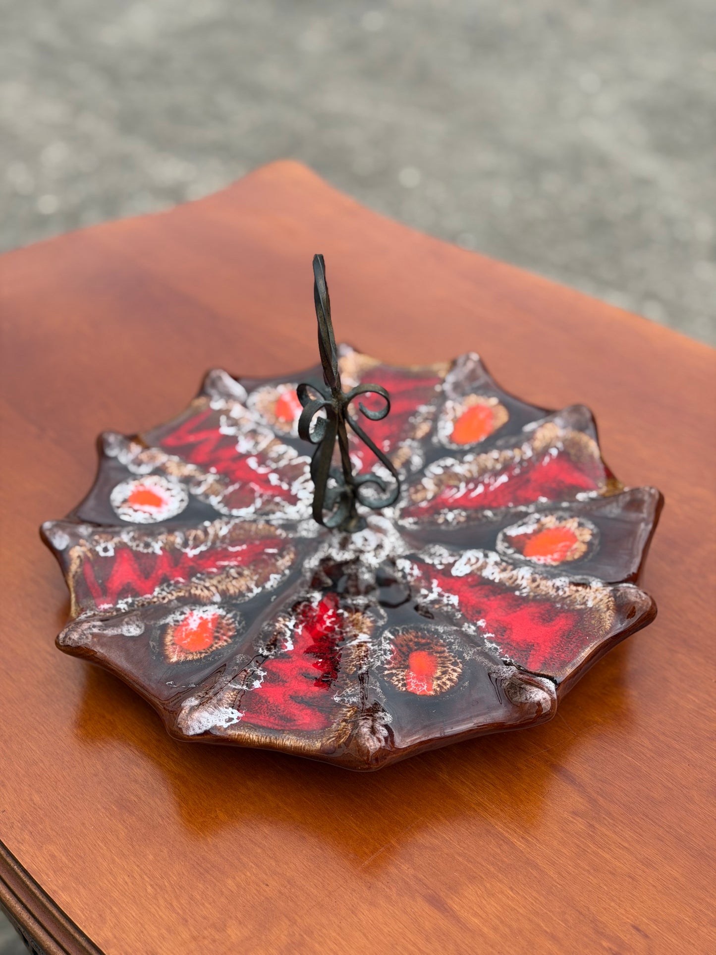 Ceramiczna Patera Artystyczna z Metalowym Uchwytem – Design Lata 50./60., Francja