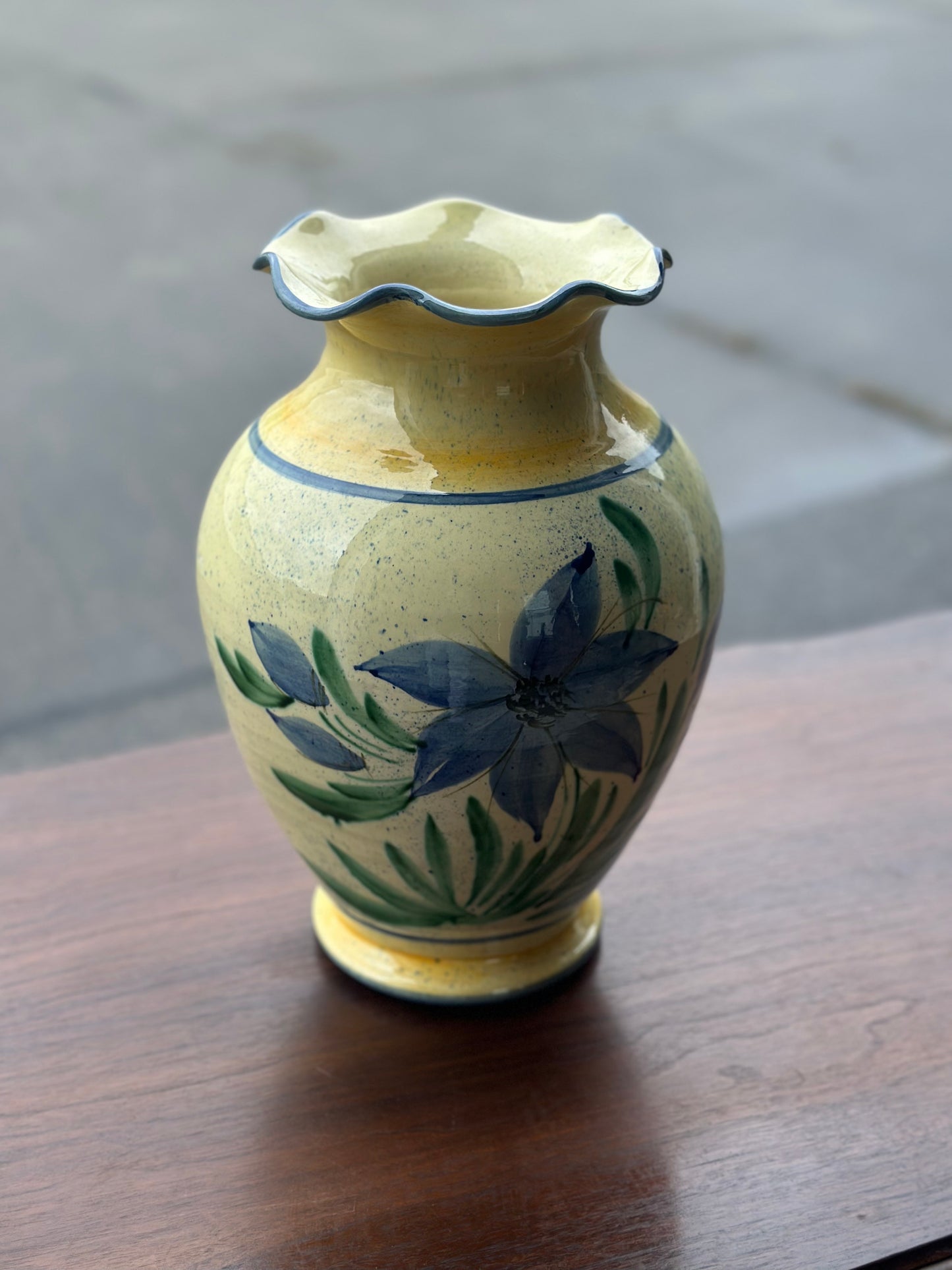 Wazon vintage z falbanką