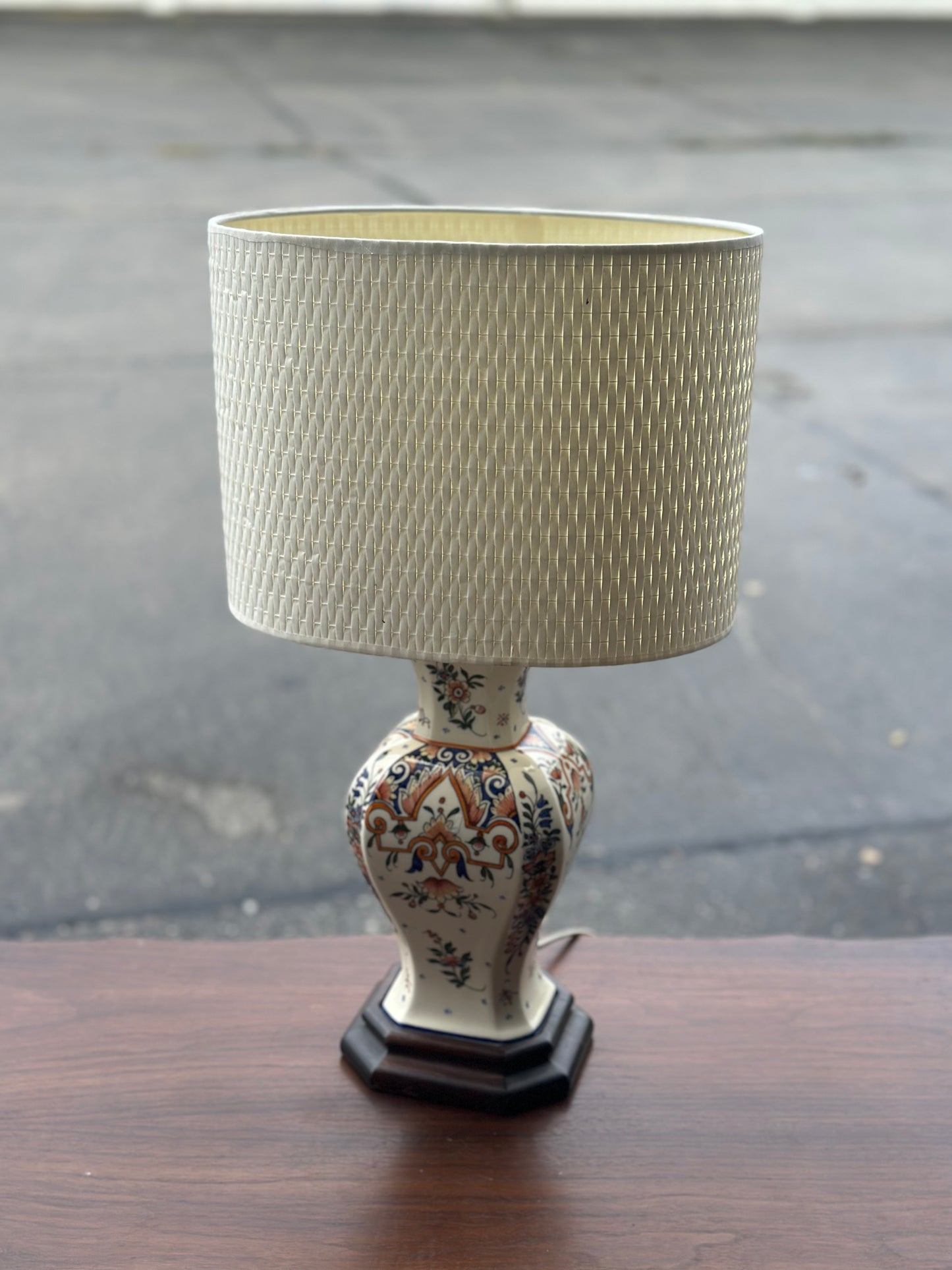 Elegancka lampa stołowa vintage – ceramika w stylu Rouen/Prowansja