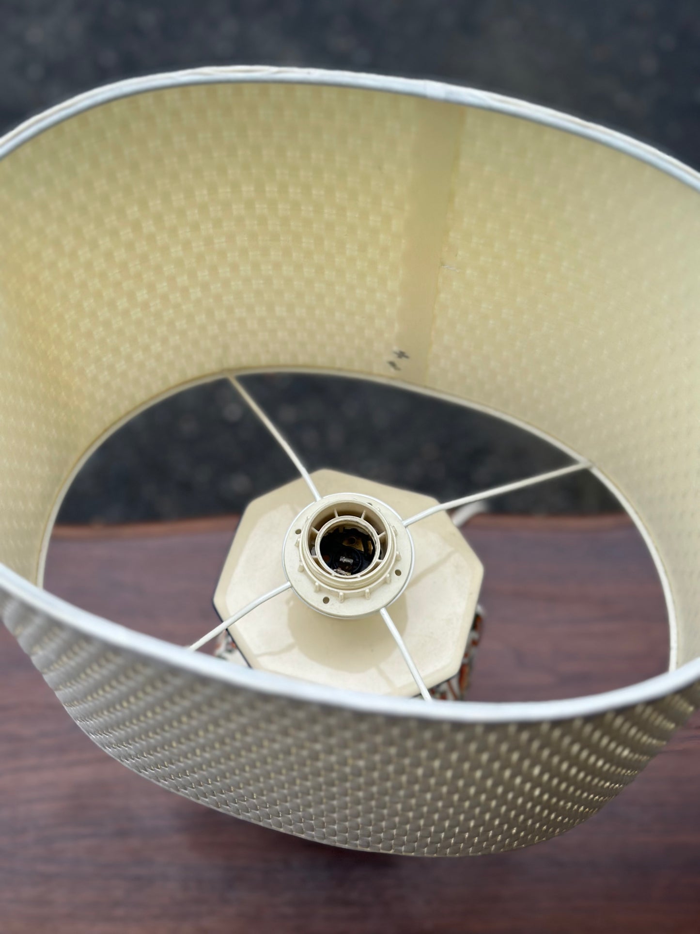 Elegancka lampa stołowa vintage – ceramika w stylu Rouen/Prowansja