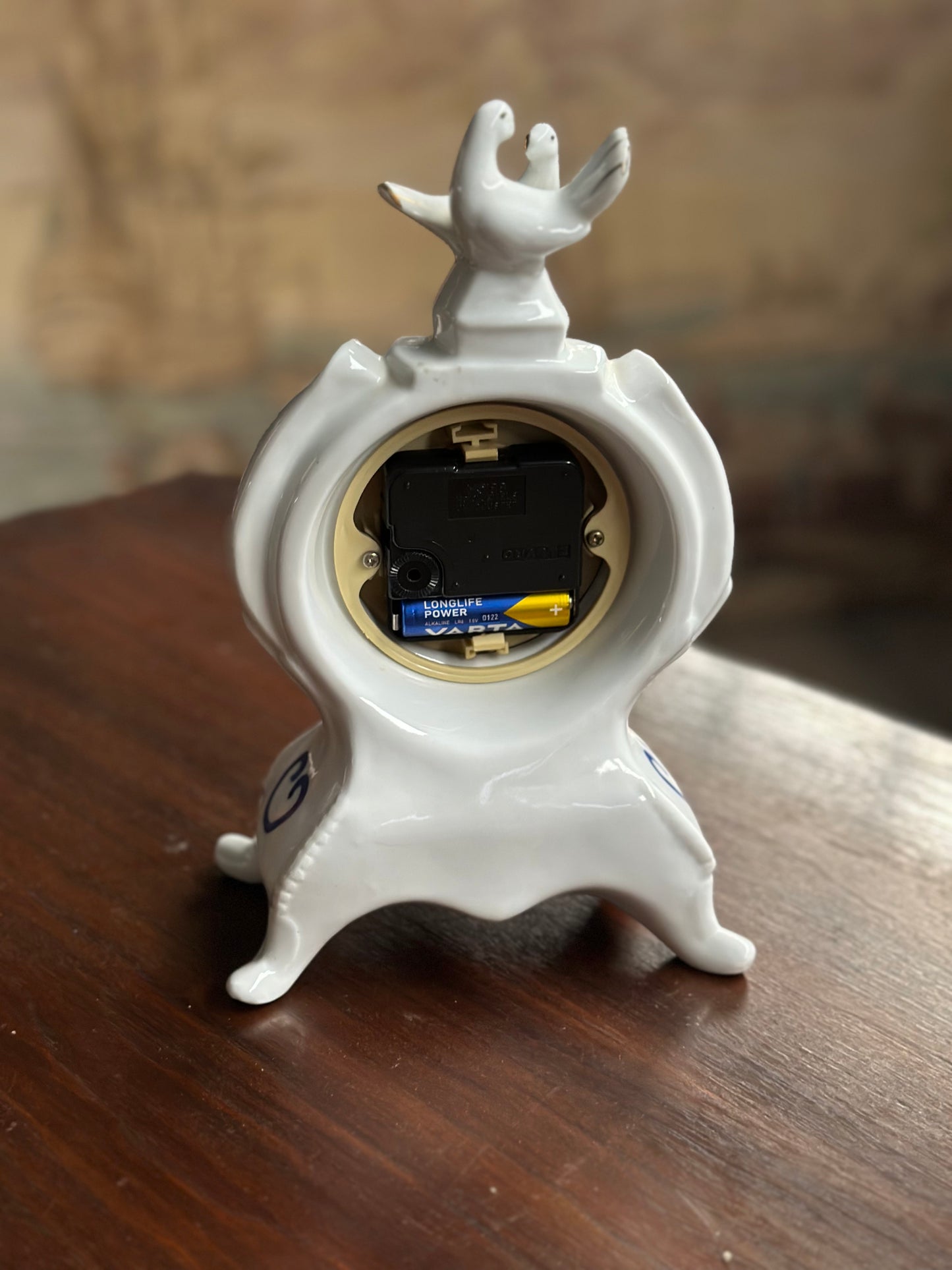 Zegar Stołowy Vintage "Gołębie i Wianki" - Francuska Porcelana